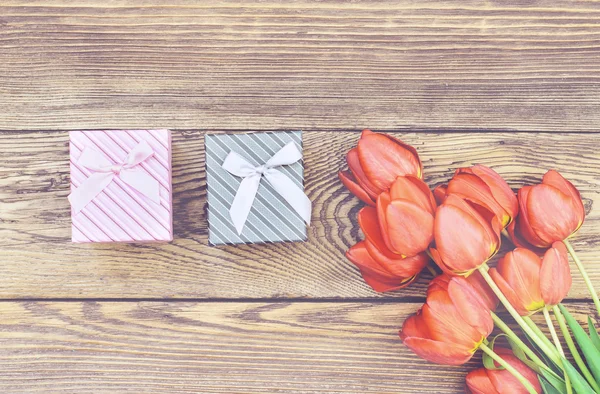 Tulips on Wooden Table with Little Gift Boxes — Stock Photo, Image