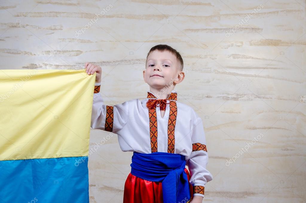ウクライナの国旗を持ってかわいい子 ストック写真 C Ampack ウクライナの国旗を持ってかわいい子 ストック写真 C Ampack