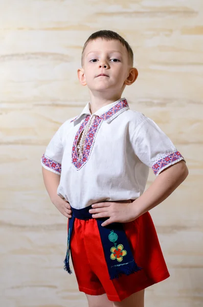 ウクライナの才能のある少年が調達の腕のポーズ — ストック写真