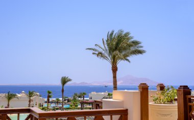 Sahil daireler bir tropikal tatil üzerinde göster