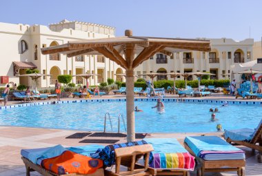 Yüzme Havuzu bir tropikal tatil