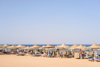 Lüks bir tatil beldesi tropikal plaj