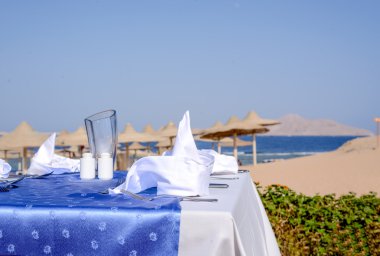 Açık hava yemek alanı bir tropikal tatil