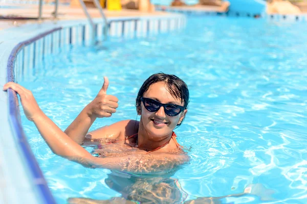 Happy enthusiastic woman on summer vacation — Stok fotoğraf