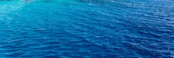 Textura de fundo de um oceano azul profundo — Fotografia de Stock