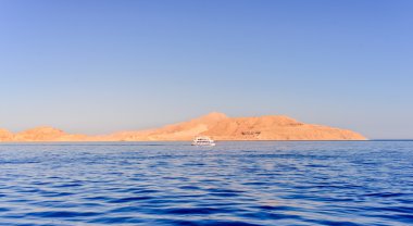 Zevk tekne veya tur teknesinden bir resif