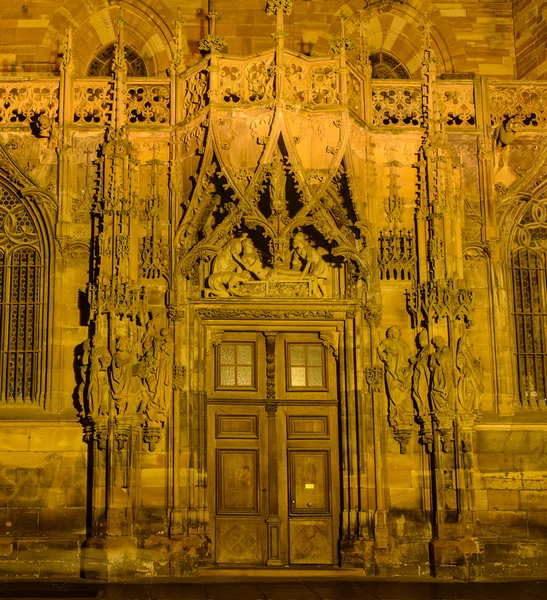 Puerta vieja de la catedral — Foto de Stock