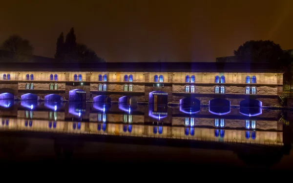 Francia, Estrasburgo vista nocturna de edificios antiguos —  Fotos de Stock