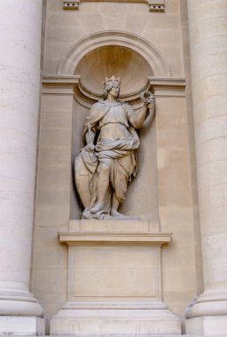 Hotel Les Invalides cephesinde heykeller. Paris, Fransa