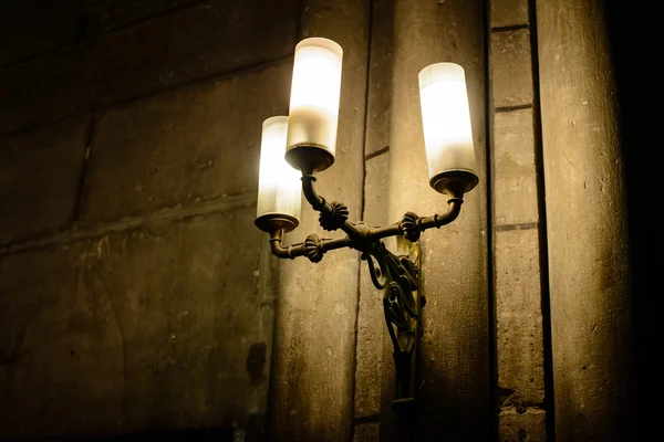 Lampe vintage dans le château — Photo