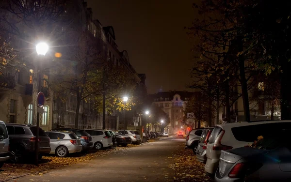 Gece şehir, karayolu, arabalar yolda Park — Stok fotoğraf
