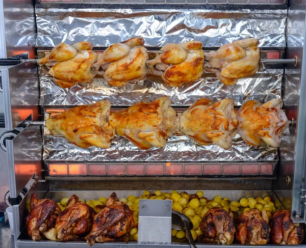 Rows of chickens cooking on a rotisserie — Stock Photo, Image