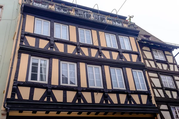 Old half-timbered houses in La Petite France, Strasbourg — Stock Photo, Image