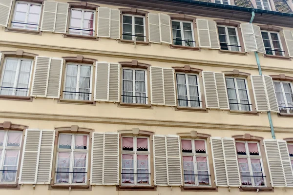 Facade with windows and shutters — Stock Photo, Image