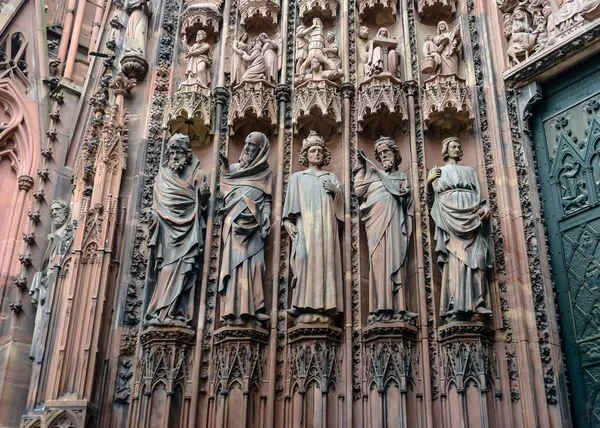 Figures from the Main Portal of the facade of Strasbourg Cathedral, France — Stock Photo, Image