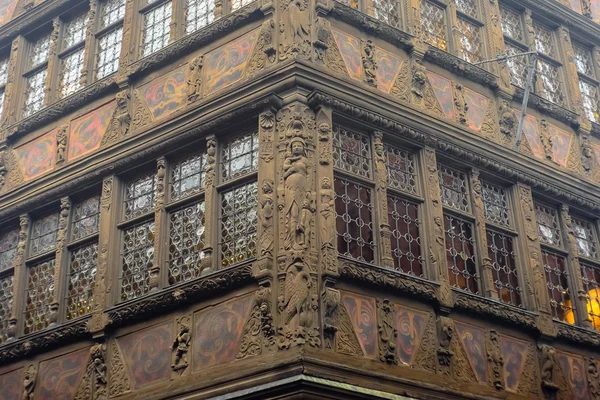 La Maison Kammerzell es un edificio histórico situado en la Place Du March de Estrasburgo. Alsacia, Francia — Foto de Stock