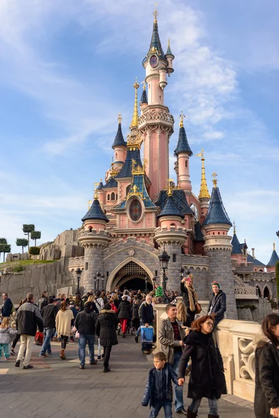 Sleeping Beauty Castle , the symbol of Disneyland Paris — Stock Photo, Image