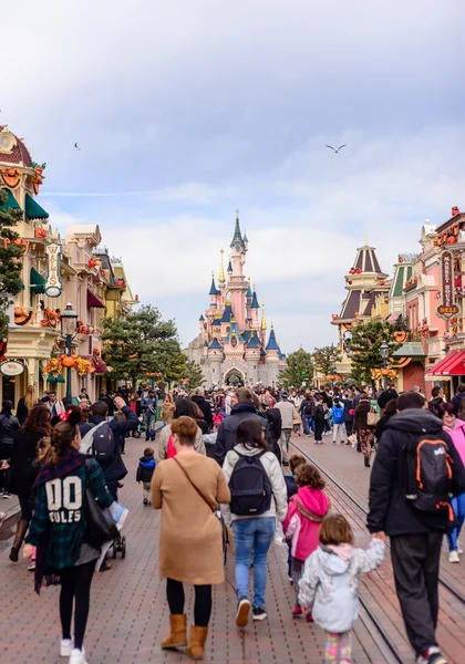 Castillo de la Bella Durmiente, el símbolo de Disneyland Paris —  Fotos de Stock