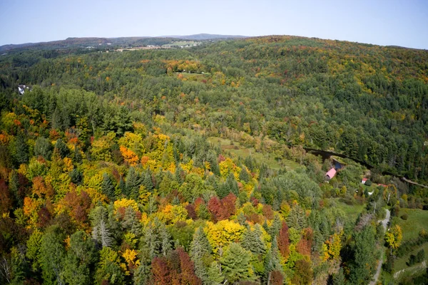 Luchtfoto Van Herfstkleuren Bergen Met Een Helderblauwe Lucht — Stockfoto