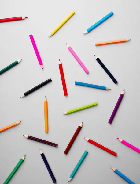 Heldere, kleurrijke potloden — Stockfoto