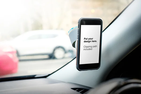 Foto de teléfono inteligente en el coche — Foto de Stock