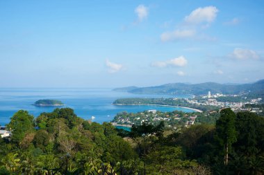 Kata sahili, Karon plajı ve Phuket manzaralı Patong plajı.