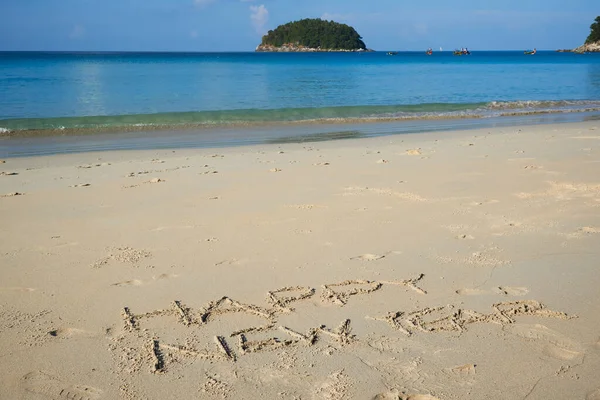 Ευτυχισμένο Νέο Έτος Γράμμα Στην Παραλία Όμορφη Παραλία Kata Πουκέτ — Φωτογραφία Αρχείου