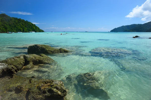 Hermoso Mar Cristalino Cielo Azul Parque Nacional Isla Surin Phang — Foto de Stock