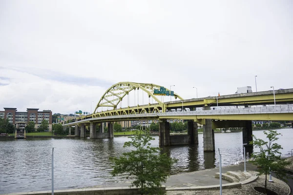Fort Duquesne Bridge Pittsburghu Nad Rzeką Allegheny — Zdjęcie stockowe
