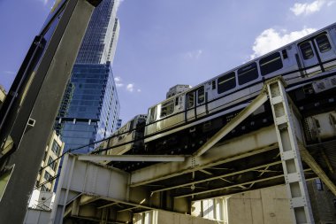 L tren Chicago