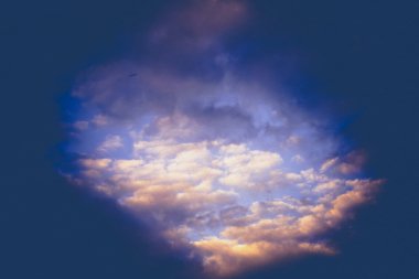 Mavi gökyüzü ve bulutlar dokulu