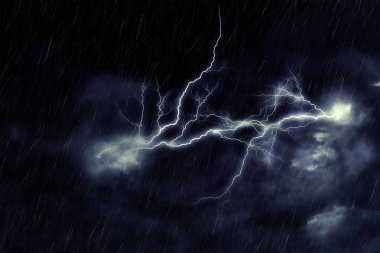 Fırtına bulutları ve yıldırım