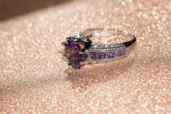 Silberring mit Amethyst — Stockfoto