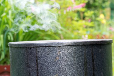 Siyah Metal Smokehouse