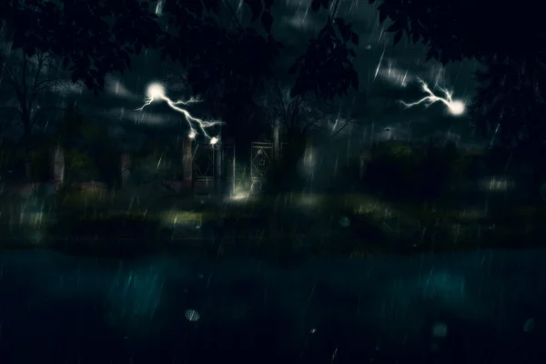 Ворота в дождливую ночь — стоковое фото