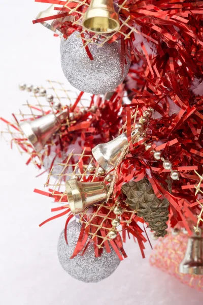 Roter Weihnachtsbaum — Stockfoto