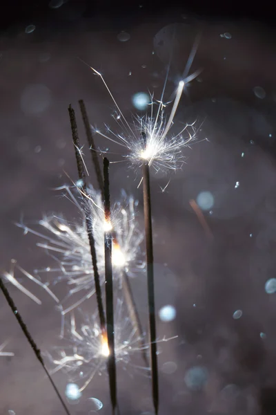 Wunderkerze und Schnee — Stockfoto