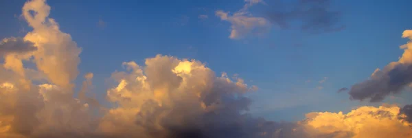 Nubes del atardecer — Foto de Stock