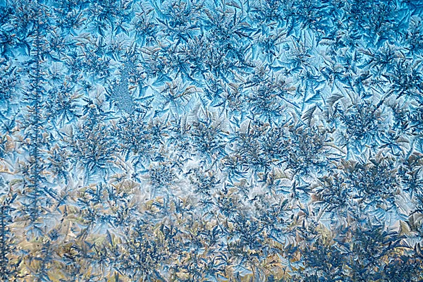 Winterfenster und blauer Himmel — Stockfoto