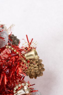 Kırmızı yılbaşı ağacı