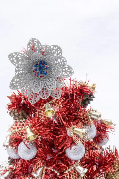 Roter Weihnachtsbaum — Stockfoto