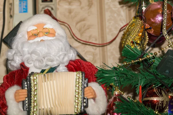 Santa oyuncak akordeon ile — Stok fotoğraf