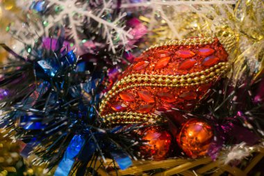 Renkli Noel süsleri