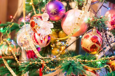 Renkli Noel süsleri