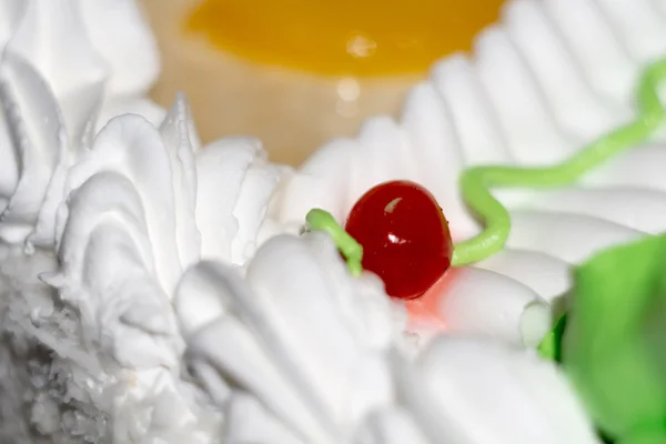 Torta alla vaniglia con decorazioni — Foto Stock