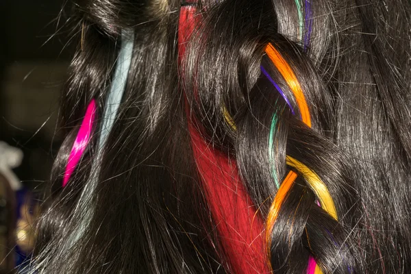 Haare mit bunten Strähnen — Stockfoto