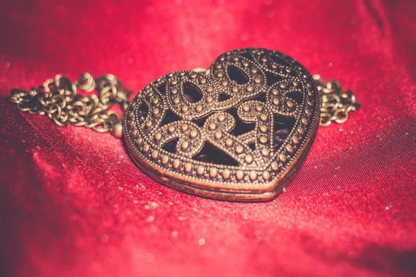 Heart Pendant op zijde Retro — Stockfoto