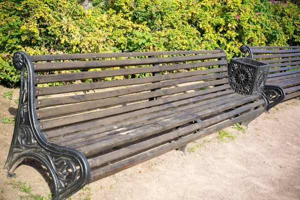 Bench in een park — Stockfoto