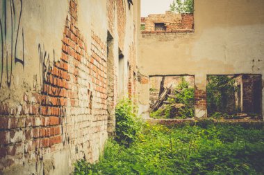 Terk edilmiş evde Retro