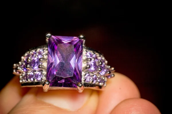 Silberring mit Amethyst — Stockfoto